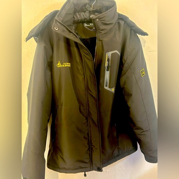 Moredeng Other - Moredeng Waterproof ski jacket, windbreaker, removable hood. Size XL $50